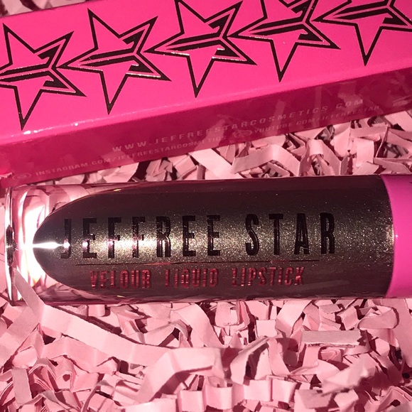 📦MOVING SALE📦 🆕🖤 “Restraints” Liquid Lipstick - Picture 4 of 6